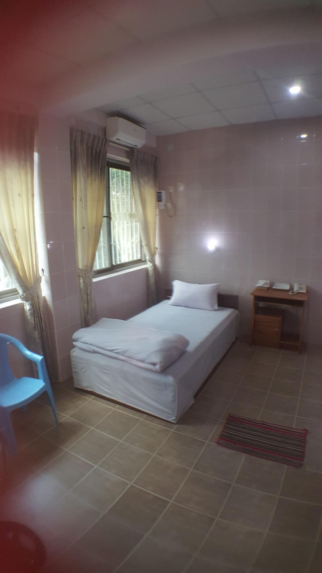 Red Dragon Hotel Hsipaw Exterior photo