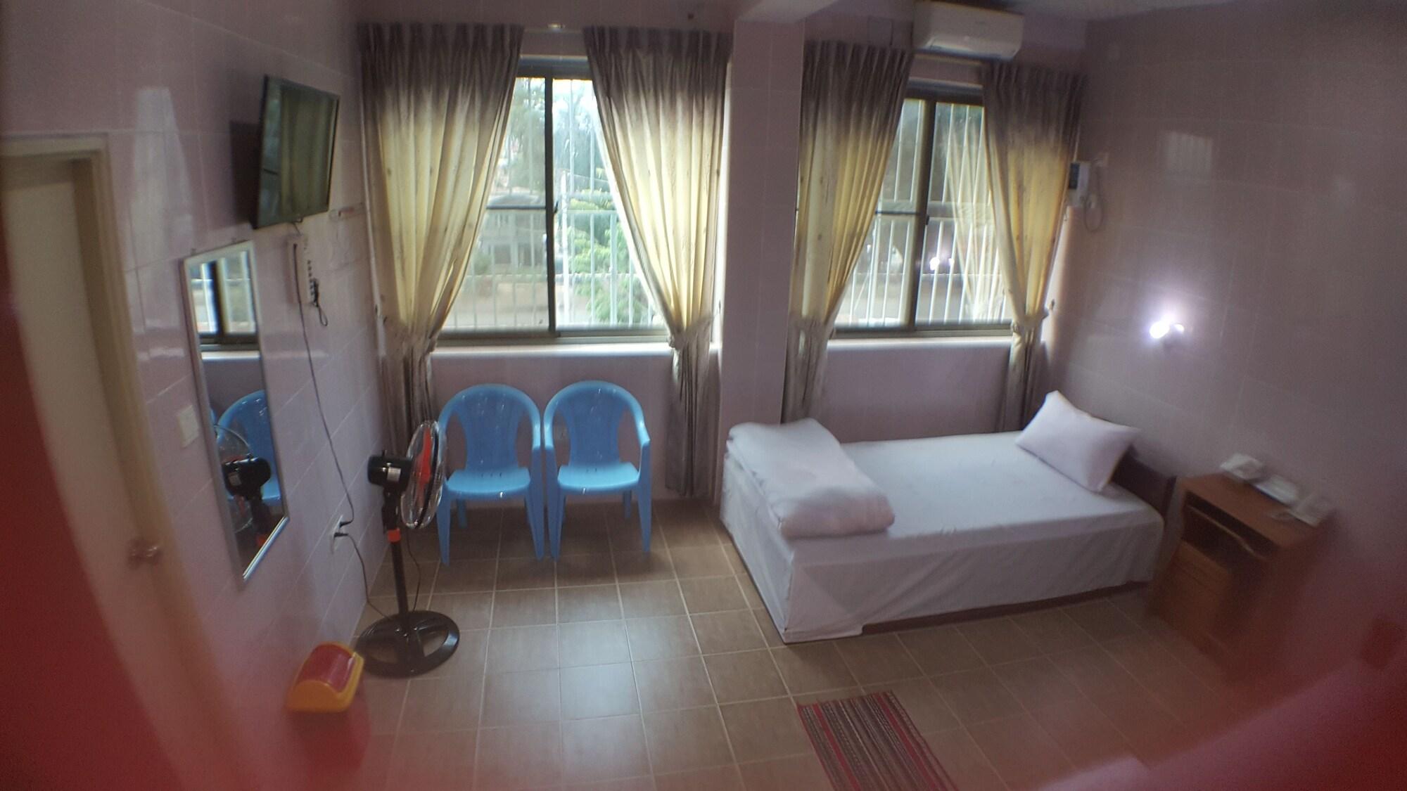 Red Dragon Hotel Hsipaw Exterior photo