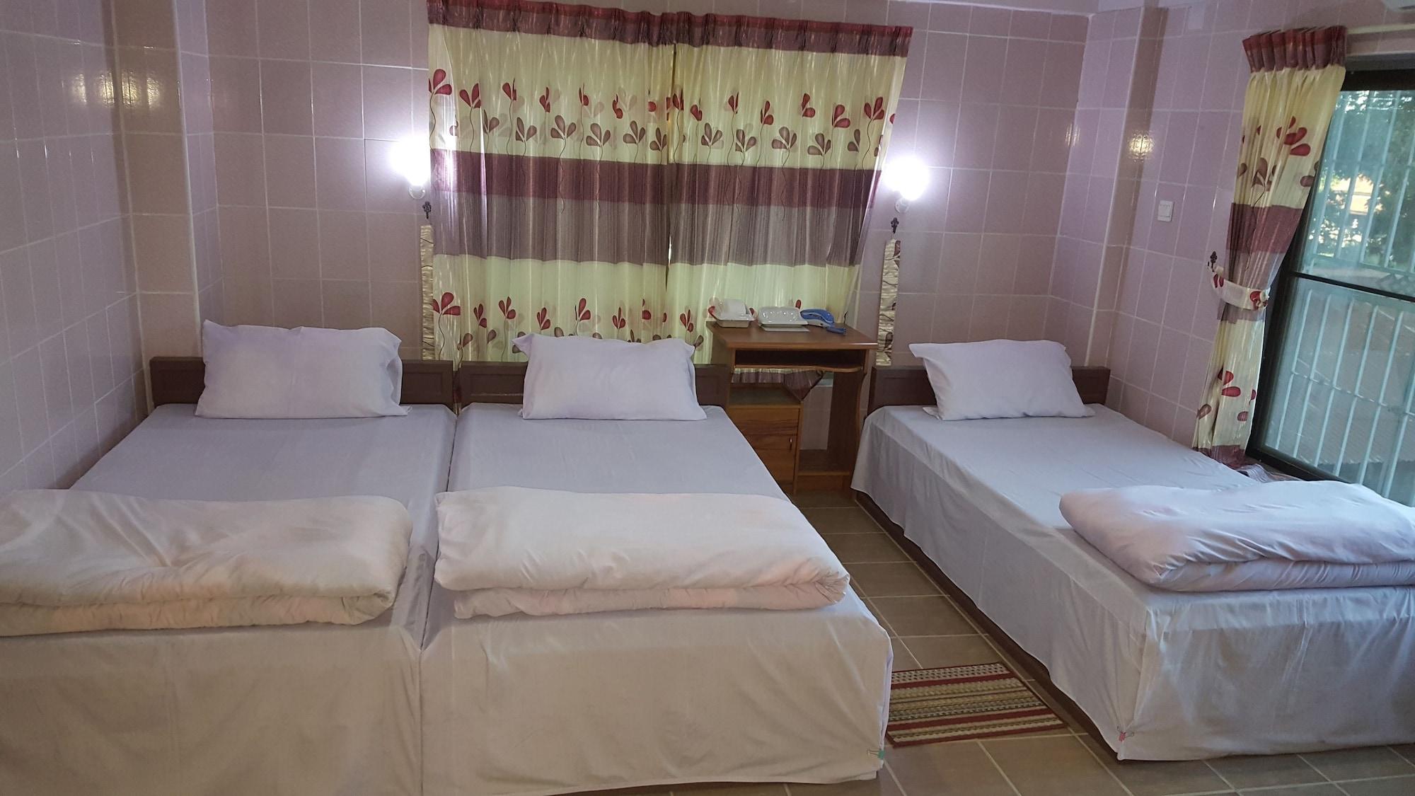 Red Dragon Hotel Hsipaw Exterior photo
