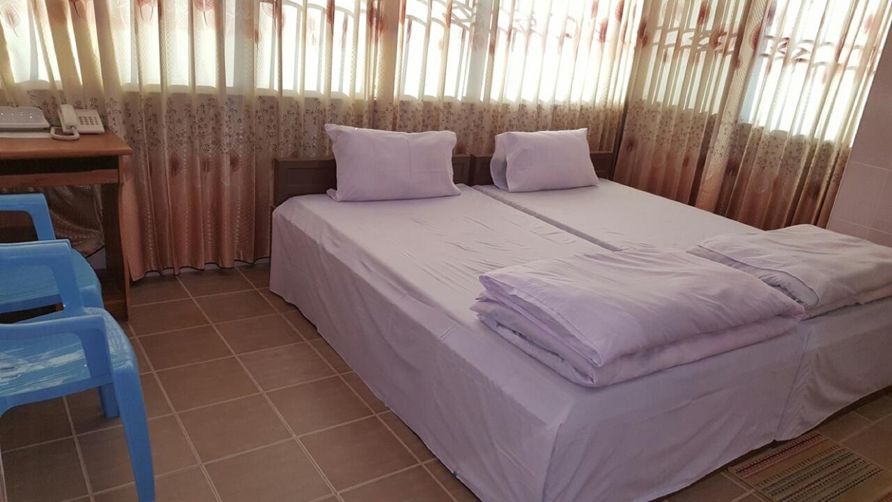 Red Dragon Hotel Hsipaw Exterior photo