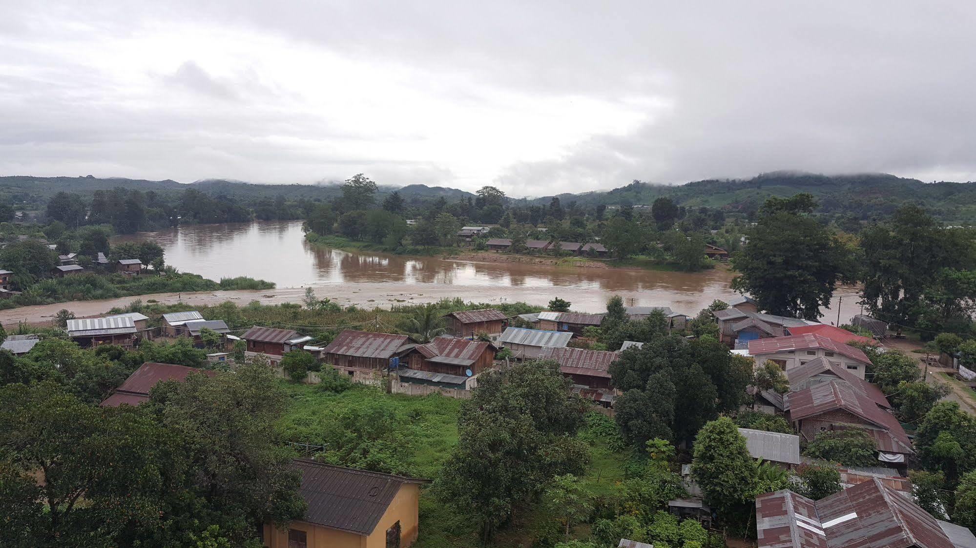 Red Dragon Hotel Hsipaw Exterior photo
