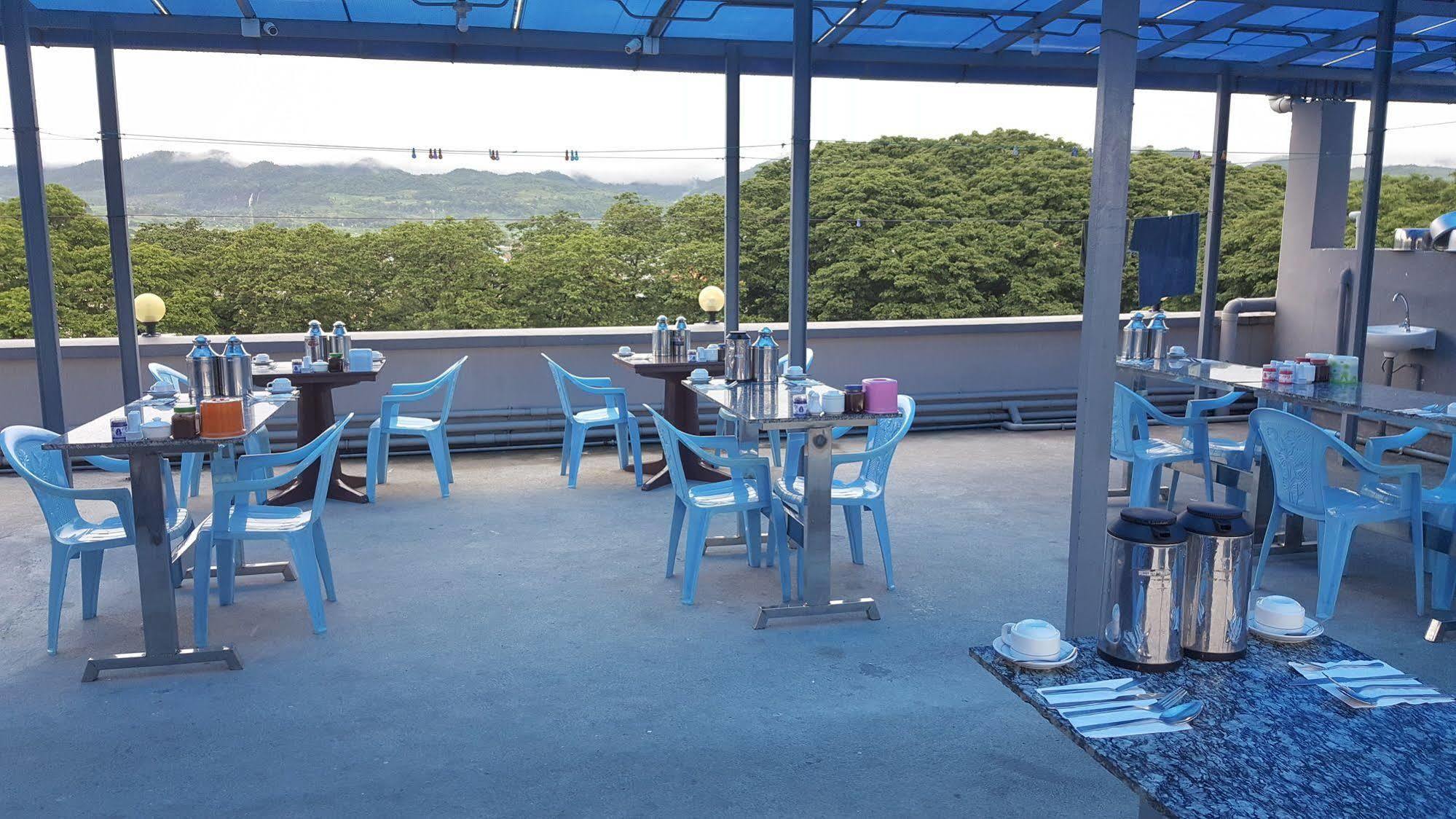 Red Dragon Hotel Hsipaw Exterior photo